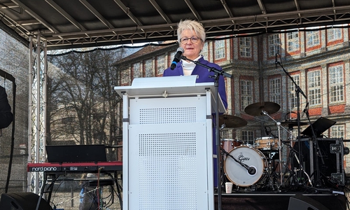 Christiana Steinbrügge, Landrätin des Landkreises Wolfenbüttel, erinnerte an Willy Brandt.
