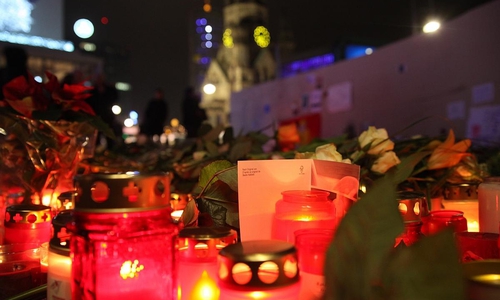 Gedenkkerzen am Breitscheidplatz