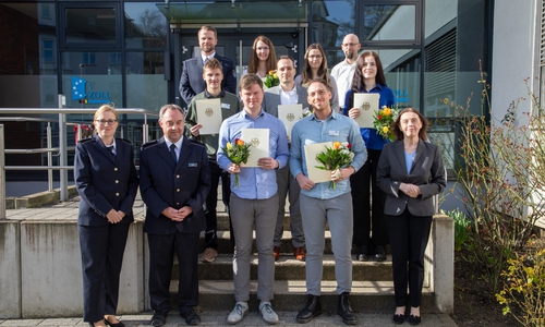 Gruppenbild der neuen Zöllnern des Hauptzollamts Braunschweig.