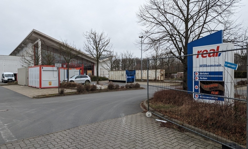 Im Sommer soll im ehemaligen real-Gebäude ein Marktkauf öffnen. Doch steht der Termin noch? 