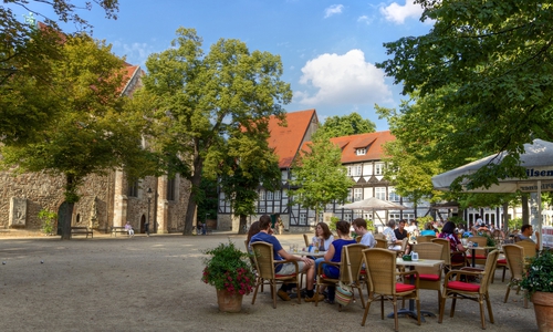 Kulinarik im Freien: Ab dem 1. April können Besucher der Innenstadt Speisen und Getränke bequem an der frischen Luft genießen.