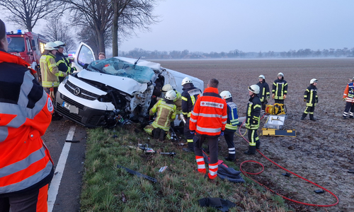 Am Sonntagmorgen kam es zwischen Ahnsen und Müden zu einem schweren Unfall. 