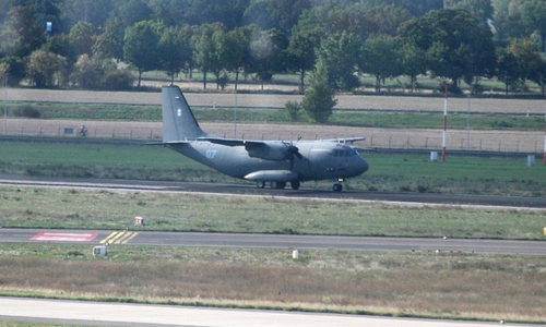 Militär-Transportflugzeug (Archiv)