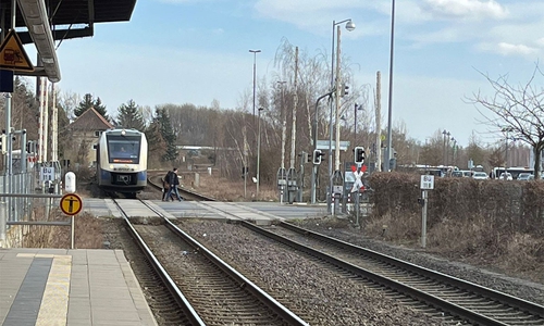 Direkt am Bahnhof kam es bei der Schrankenanlage zu Problemen.