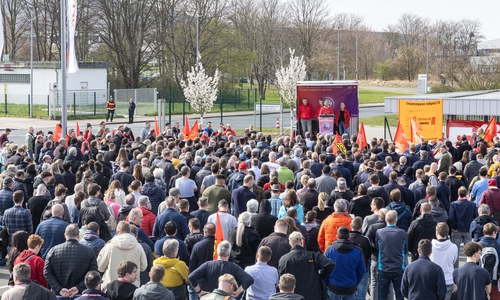  2.400 Bosch-Beschäftigte protestierten gegen den Stellenabbau.
