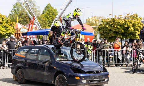 Die Besucher bekamen einige eindrucksvolle Stunts zu sehen.