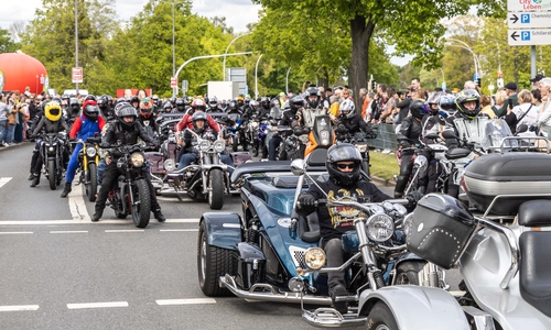 Ob klassisches Motorrad oder Trike, alle nahmen an der Gedenkfahrt teil.
