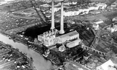 1916 wurde das Drehstromwerk in der Uferstraße in Betrieb genommen. Damals diente noch Braunkohle aus Helmstedt als Brennstoff. (Foto von 1925)