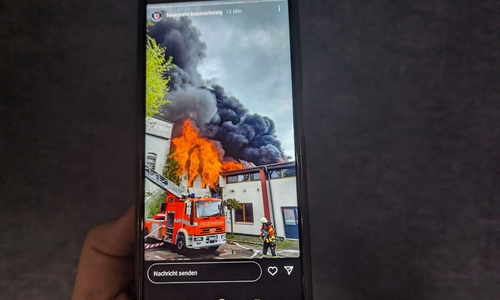 In einer Instagram-Story zeigt die Feuerwehr Braunschweig erste Bilder vom Unglücksort.