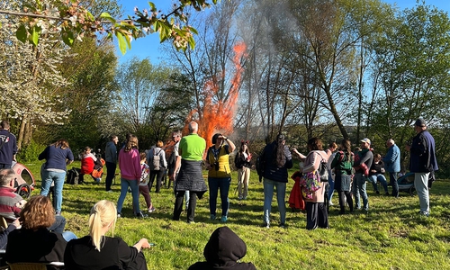Der Schwimmverein lädt zum Maifeuer.