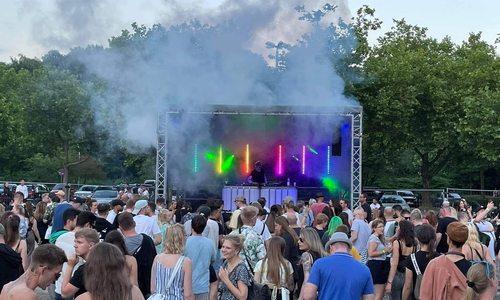 "Ravemusik ist Kultur, ein Lebensgefühl, kein Kommerz und Tanzen ist Freiheit!"