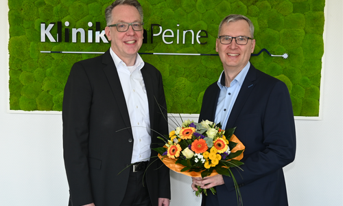 Geschäftsführer Dr. Dirk Tenzer (li.) mit PD Dr. med. Thomas Palmaers.