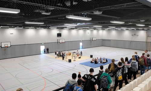  Die frisch sanierte Sporthalle in Vienenburg bietet rund 1.200 Quadratmeter Fläche für Spiel und Spaß. Insgesamt umfasst die Gesamtfläche fast 2.000 Quadratmeter.