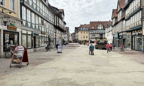 Die Arbeiten in der Fußgängerzone gehen voran. Es wird aber dennoch einige Monate dauern, bis alles fertig ist. 