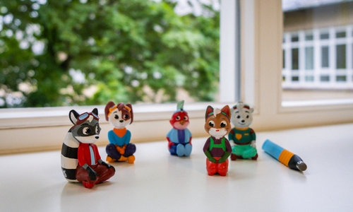 Die EDURINO-Figuren fördern Kinder zwischen vier und acht Jahren auf vielfältige Weise.