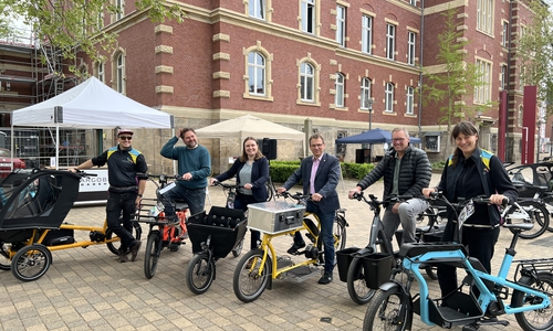 Das Roadshow-Team mit (ab 2.v.l.): Wirtschaftsförderer Tobias Heupke, Klimaschutzmanagerin Katharina Lachmann, dem stellvertretenden Bürgermeister Frank Hencken und Fachbereichsleiter Thorsten Scheerer.