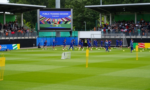 Die niederländische Nationalmannschaft beim Training. Zahlreiche Kinder und Jugendliche aus der Region durften dabei zuschauen.