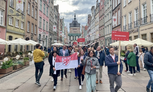 Die Delegation aus Braunschweig bei der Parade der Städte des Internationalen Hansetags in Danzig.
