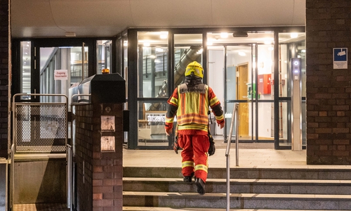 Die Feuerwehr erkundete den Gebäudekomplex.