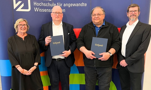 v.l.: Ostfalia-Präsidentin Prof. Dr. Rosemarie Karger, der Preisträger der Kategorie „Beste Lehrveranstaltung“ Prof. Dr. Jan Timo Herold (Fakultät Wirtschaft), der Preisträger der Kategorie „Beste Lehre“ Prof. Dr. Imad Ahmed (Fakultät Maschinenbau) und Prof. Dr. Thomas Benda, Vizepräsident für Lehre, Studium und Weiterbildung.