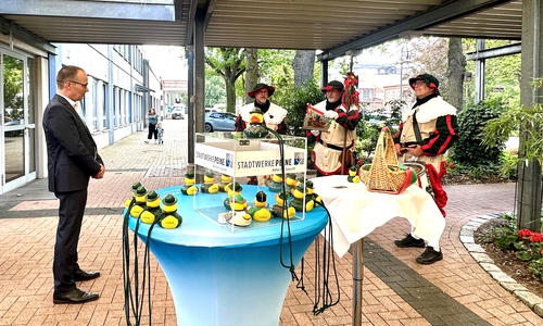 Ralf Schürmann mit den Trommelboes und dem neuen Fritz Freischießen.