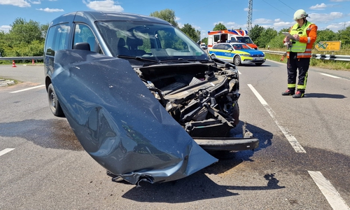 Die Autos wurden schwer beschädigt.