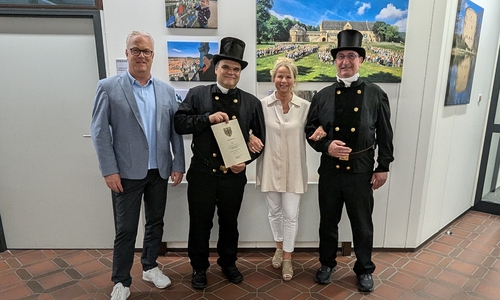 Nach der Übergabe der Bestellungsurkunde: Tim Meißner (v. li.), Fachdienstleiter Sicherheit und Ordnung der Stadt Goslar, Bezirksschornsteinfeger Marc Rogoß, Oberbürgermeisterin Urte Schwerdtner und Kreisobmann Lars Benedikt freuen sich über die Fortsetzung der erfolgreichen Zusammenarbeit.