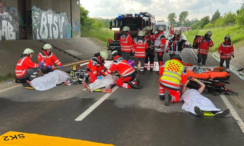 Die Einsatzkräfte mussten sich um mehrere Verletzte kümmern.