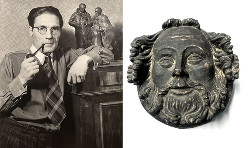 links: Bildhauer Karl Birker (1906-1989); rechts: Ziermaske, ehemals Teil der Maßwerkbrüstung des Laubengangs des Altstadtrathauses, Mitte des 15. Jahrhunderts.