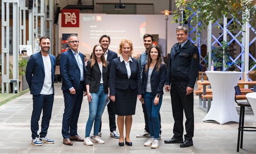 Feridun Öztoprak (Moderator), Hendrik Rösch (Harzwasserwerke GmbH, Technischer Geschäftsführer), Afra Kircher (BLSK, Nachhaltigkeitsexpertin), Ron Große (BLSK, Leiter Private Banking Beratungsspezialisten), Judith Kraft (Stadtentwässerung Braunschweig GmbH, Geschäftsführerin), Tobias Wunsch (Stadt Braunschweig, Hochwasserschutz), Johanna Heß (TRAFO Hub, Prokuristin), Torge Malchau (Feuerwehr Braunschweig, Leiter) (v. li.).