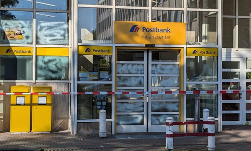 In Wolfenbüttel wurde der Geldautomat der Postbank gesprengt.