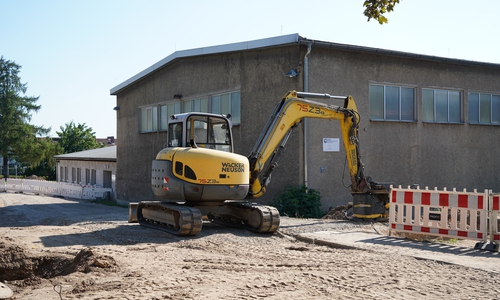 Die alte Sporthalle auf dem Campus der Ostfalia wird durch eine neue ersetzt.
