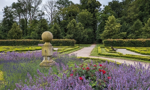 Der Schlosspark am Bürgerzentrum in Vechelde.