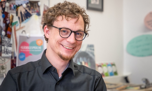 Glücksforscher Tobias Rahm vom Institut für Pädagogische Psychologie der TU Braunschweig.