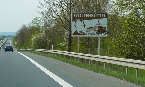 Hier eine Hinweistafel für Wolfenbüttel.