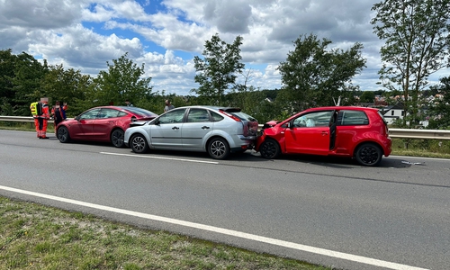 Mehrere Autos waren ineinander gefahren.