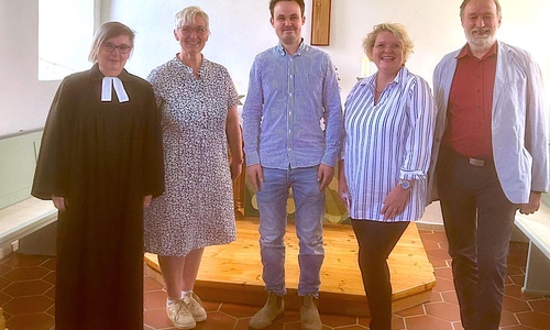 Pfarrerin Annette Sieg, Maren Weng, Julian Bähr, Kerstin Linne und Frank Jeske (v. li.).