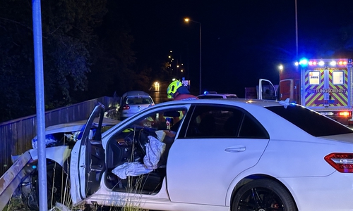 Beide Autos wurden schwer beschädigt.