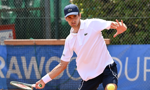 Pierre Hugues Herbert, Doppelsieger der BRAWO OPEN 2023, gewann das Achtelfinale gegen Nicola Kuhn.