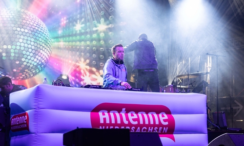 DJ Tom von Antenne Niedersachsen legte Freitagabend auf.