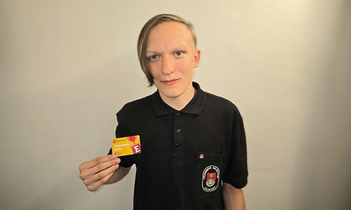 Der 17-jährige Nevio Kühnast engagiert sich seit elf Jahren in der Freiwilligen Feuerwehr Calbecht.