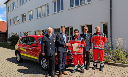 Gemeindebrandmeister Peter Splitt, Bürgermeister Tobias Grünert, Sebastian Szkopek (Ärztliche Leitung, First-Responder-Einheit Liedingen), stellv. Ortsbrandmeister Christian Schäfer (Ortsfeuerwehr Liedingen) und Leiter der First Responder Einheit Paul Richter (Ortsfeuerwehr Liedingen) (v. li.).