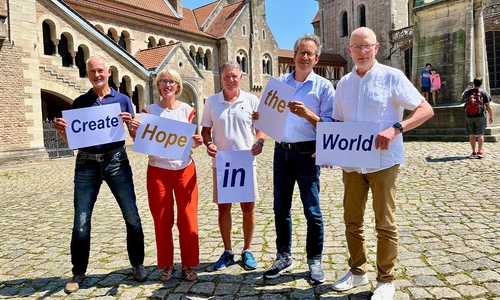 Die Rotary Präsidenten aus Braunschweig und ihr Jahresmotto „Create hope in the world“ (Gib der Welt Hoffnung) - von links: Wolf-Peter Sollmann, Bettina Wieneke, Knud Maywald, Michael Rösch, Burkhardt Becker.