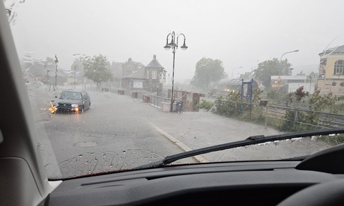 Die Zufahrt zur Klubgartenstraße stand ebenfalls unter Wasser.