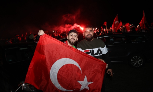 Die Fans feierten den Sieg der Türkei.