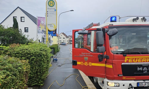 Abarbeitung von zwei Einsatzstellen in der Straße „Wachtelpforte“, dort waren zwei Keller massiv durch eindringendes Wasser in Mitleidenschaft gezogen worden.