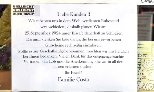 Dieser Zettel kündet von der baldigen Schließung der Eisdiele Costa.