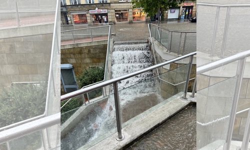 Die Bahnunterführung stand unter Wasser.