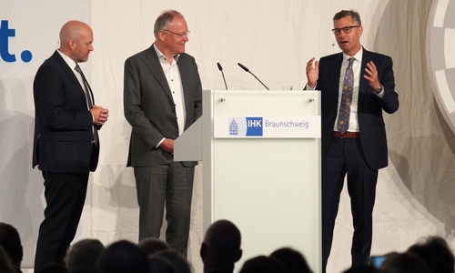 IHK-Hauptgeschäftsführer Florian Löbermann, Ministerpräsident Stephan Weil und IHK-Präsident Tobias Hoffmann. 