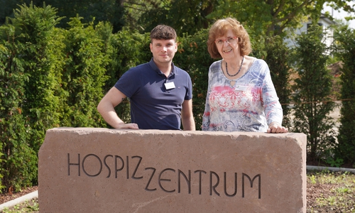 Florian Cacalowski und Ulrike Jürgens führten uns durch das Hospiz.